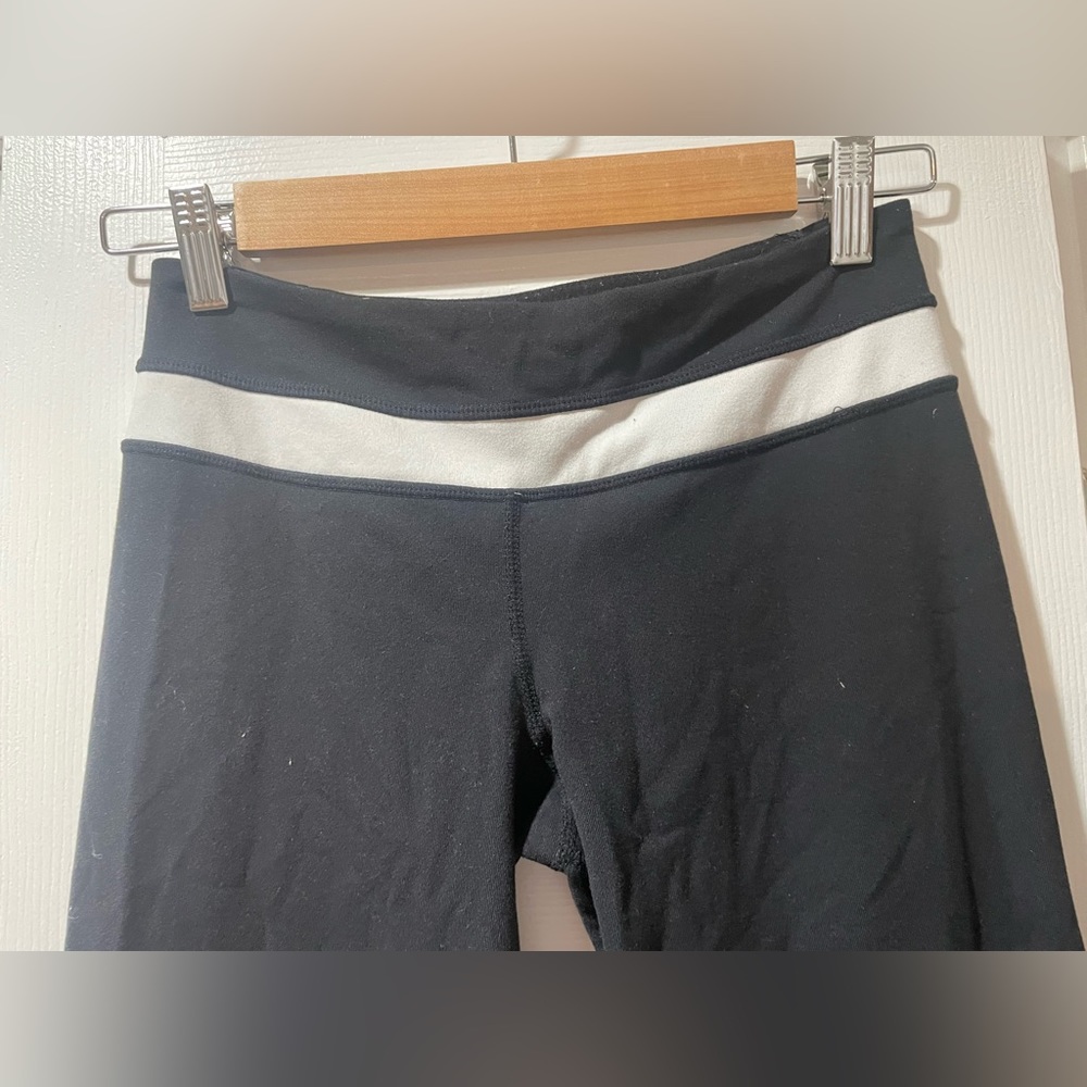 LULULEMON FLARE LEGGINGS - 4 tall - Picture 4 of 8